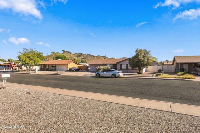 2158 E CLAIRE Drive, Phoenix, AZ 85022