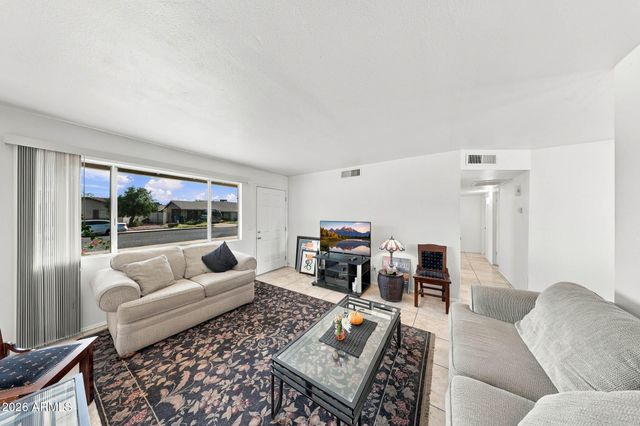 2158 E CLAIRE Drive, Phoenix, AZ 85022
