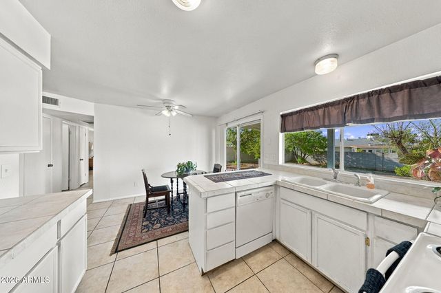2158 E CLAIRE Drive, Phoenix, AZ 85022