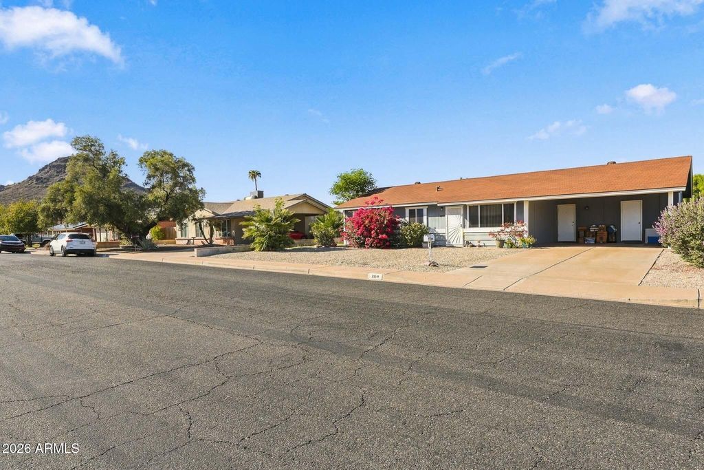 2158 E CLAIRE Drive, Phoenix, AZ 85022 — photo 3