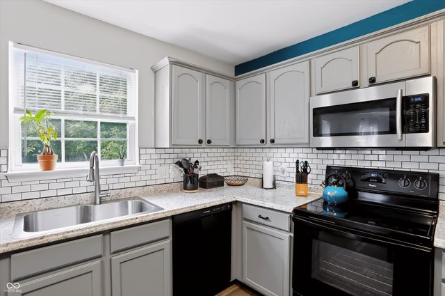 8394 S Shady Trail Drive, Pendleton, IN 46064
