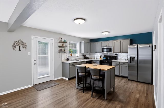8394 S Shady Trail Drive, Pendleton, IN 46064
