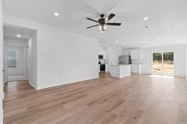 8025 Chesapeake Trail, Bauxite, AR 72011