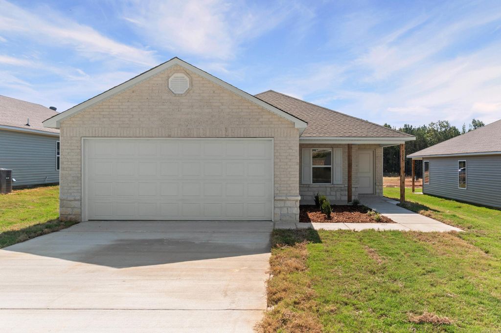 8025 Chesapeake Trail, Bauxite, AR 72011