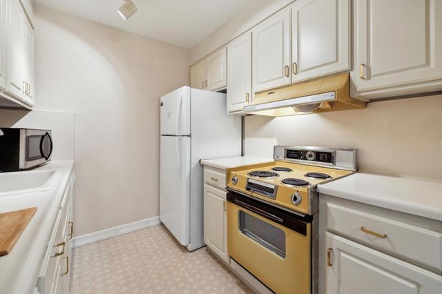 1515 Arc Way 305, Burlingame, CA 94010