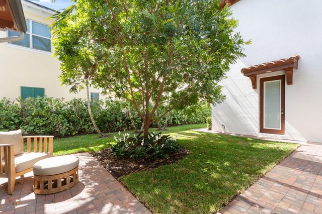 2093 Dickens Terrace, Palm Beach Gardens, FL 33418