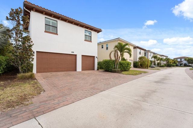 2093 Dickens Terrace, Palm Beach Gardens, FL 33418