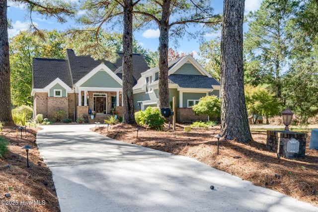 112 Cedar Court, Wallace, NC 28466