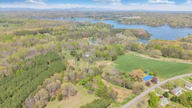 1401 Merriman Way RD, Moneta, VA 24121