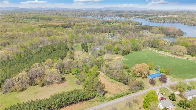 1401 Merriman Way RD, Moneta, VA 24121