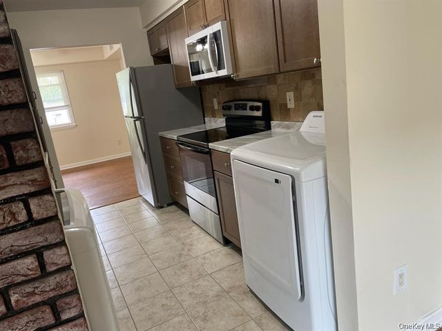 95 Hill Court, Calverton, NY 11933