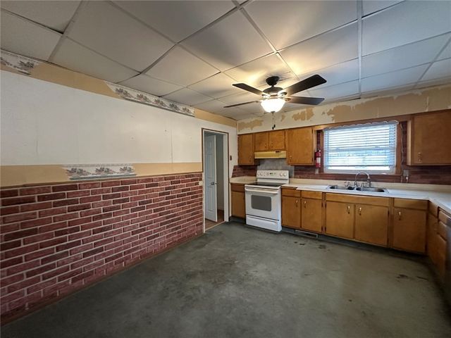 259 27th Avenue SW, Cedar Rapids, IA 52404