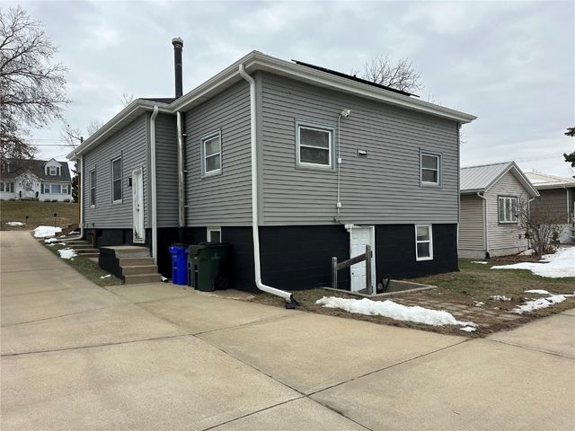 259 27th Avenue SW, Cedar Rapids, IA 52404