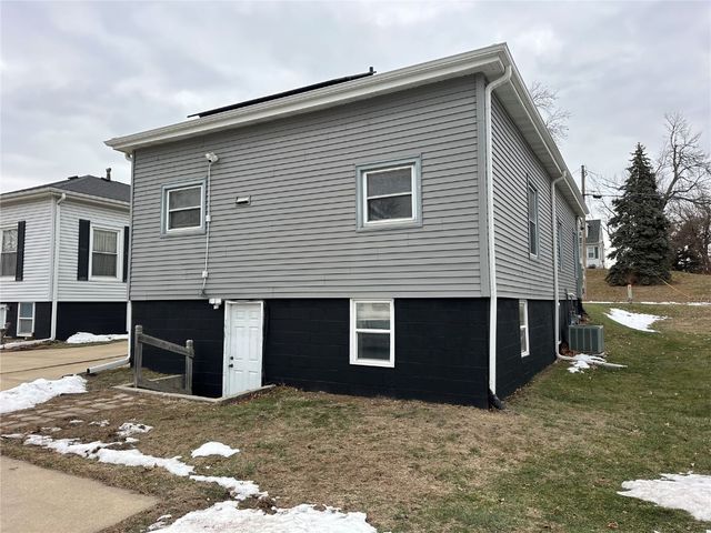 259 27th Avenue SW, Cedar Rapids, IA 52404