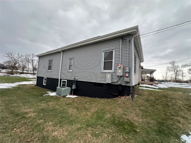 259 27th Avenue SW, Cedar Rapids, IA 52404