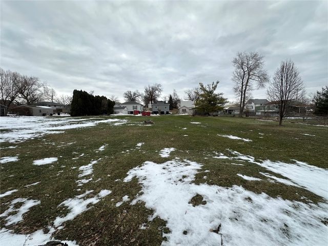 259 27th Avenue SW, Cedar Rapids, IA 52404