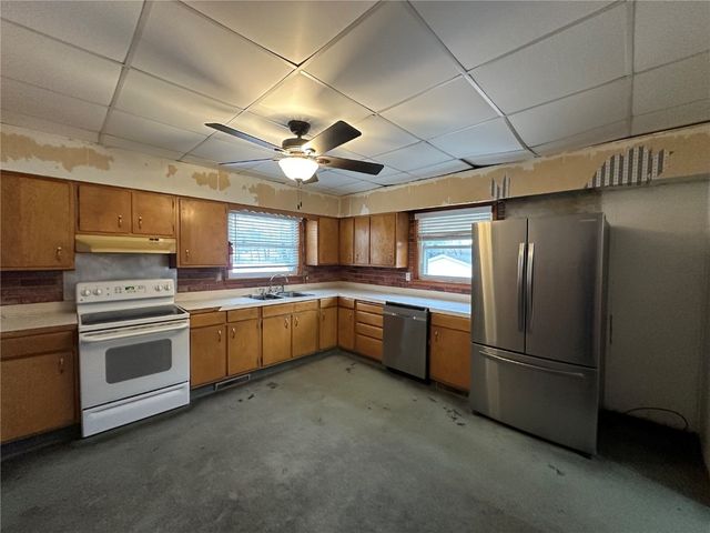 259 27th Avenue SW, Cedar Rapids, IA 52404