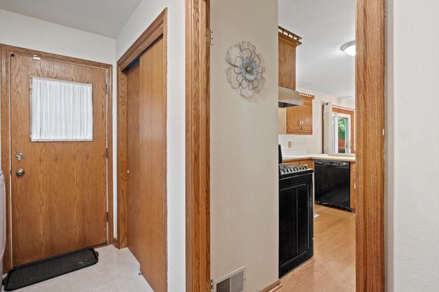 W162N10528 Auburn LANE, Germantown, WI 53022