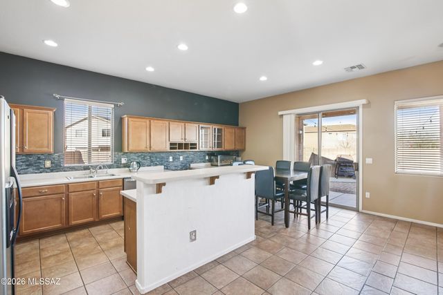 8202 W Calle Sancho Panza, Tucson, AZ 85757