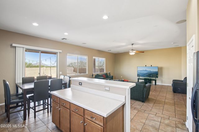 8202 W Calle Sancho Panza, Tucson, AZ 85757