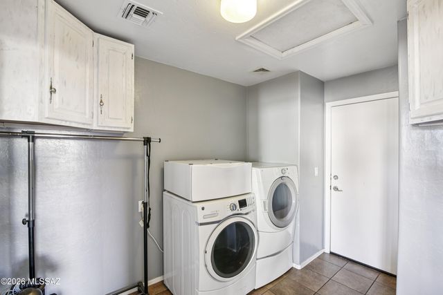 8202 W Calle Sancho Panza, Tucson, AZ 85757