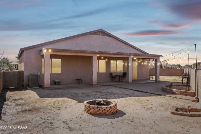 8202 W Calle Sancho Panza, Tucson, AZ 85757