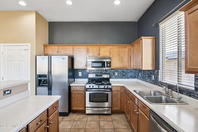 8202 W Calle Sancho Panza, Tucson, AZ 85757