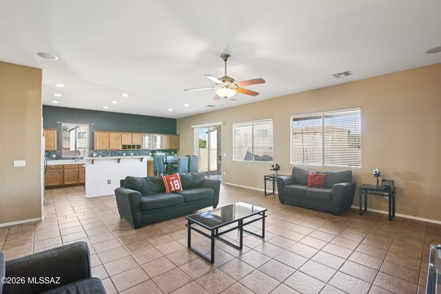 8202 W Calle Sancho Panza, Tucson, AZ 85757