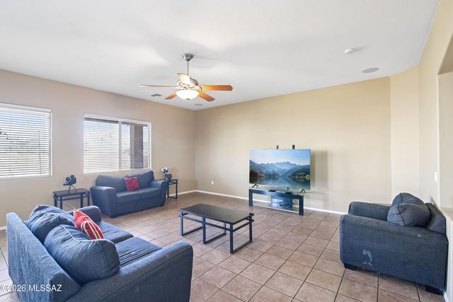 8202 W Calle Sancho Panza, Tucson, AZ 85757