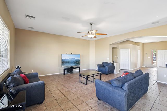 8202 W Calle Sancho Panza, Tucson, AZ 85757