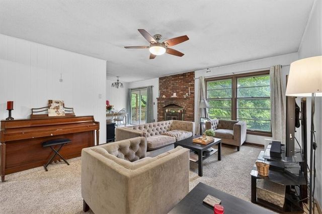 413 SW SUNSET Drive, Lee's Summit, MO 64081
