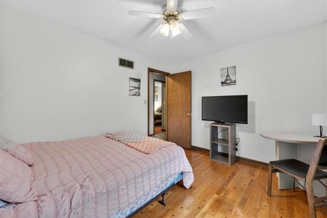 413 SW SUNSET Drive, Lee's Summit, MO 64081