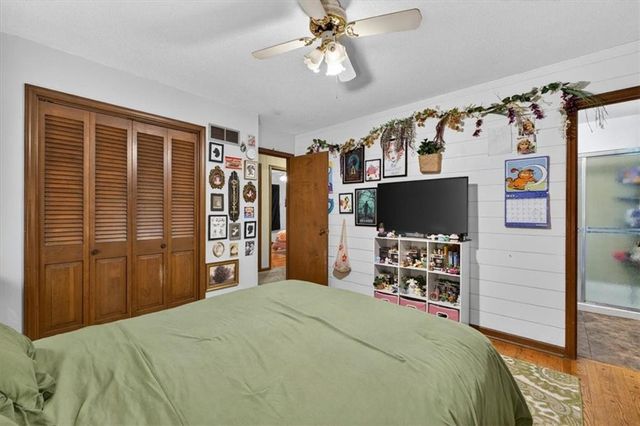413 SW SUNSET Drive, Lee's Summit, MO 64081
