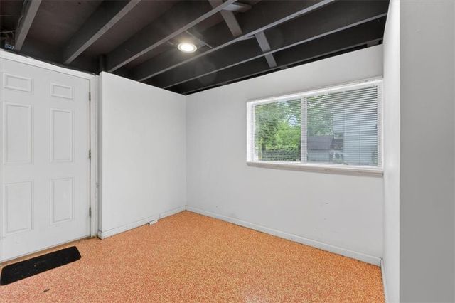413 SW SUNSET Drive, Lee's Summit, MO 64081