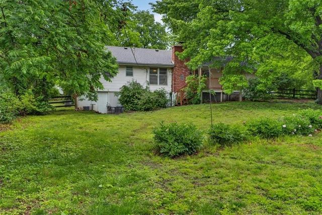 413 SW SUNSET Drive, Lee's Summit, MO 64081