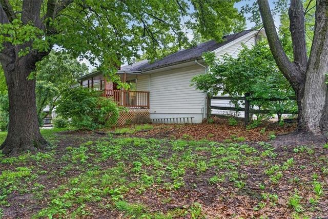413 SW SUNSET Drive, Lee's Summit, MO 64081