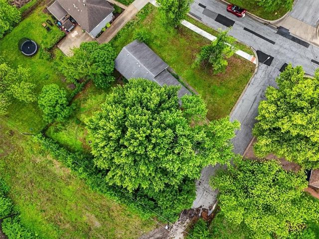 413 SW SUNSET Drive, Lee's Summit, MO 64081
