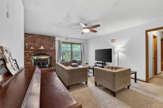 413 SW SUNSET Drive, Lee's Summit, MO 64081