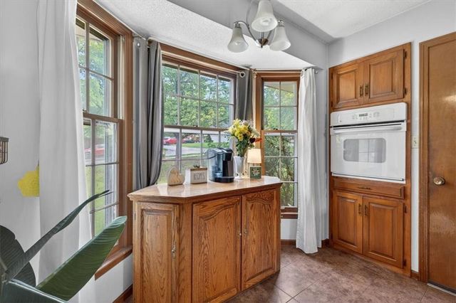 413 SW SUNSET Drive, Lee's Summit, MO 64081