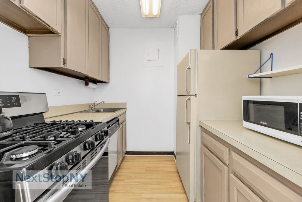 245 E 54th St Apt 6E, New York City, NY 10022