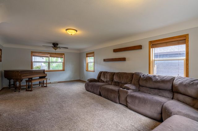 913 Park Drive S, Fargo, ND 58103