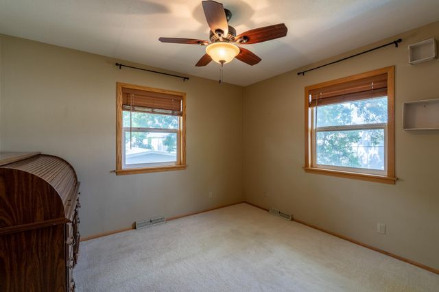 913 Park Drive S, Fargo, ND 58103