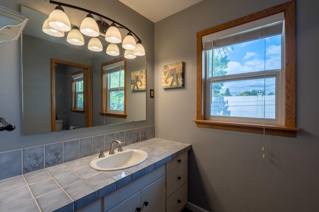 913 Park Drive S, Fargo, ND 58103