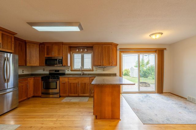 913 Park Drive S, Fargo, ND 58103