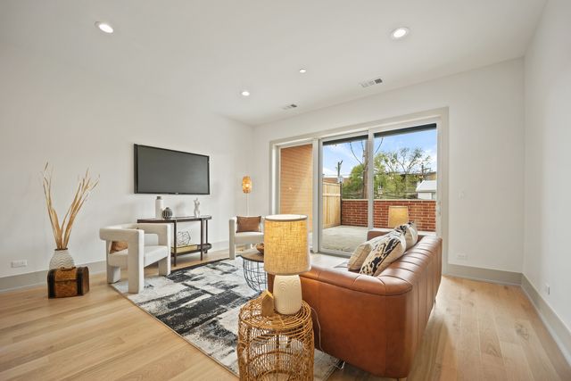 1548 W Ardmore Avenue 3B, Chicago, IL 60660