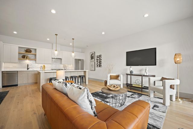 1548 W Ardmore Avenue 3B, Chicago, IL 60660