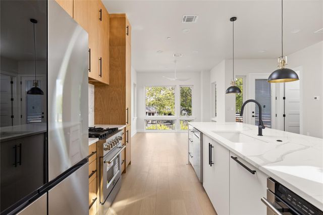 100 W Odell ST 3, Austin, TX 78752