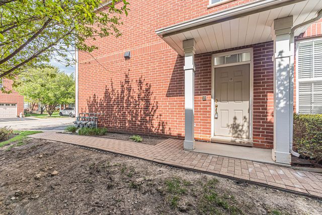 947 Kensington Drive 7-E3, Northbrook, IL 60062