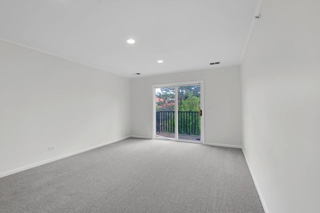 947 Kensington Drive 7-E3, Northbrook, IL 60062