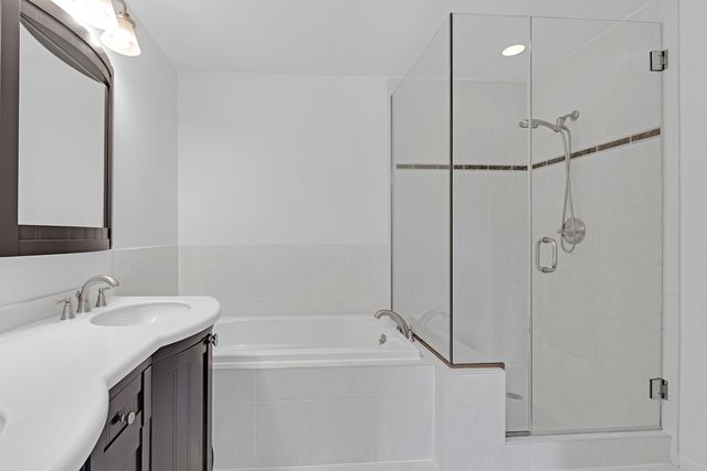 947 Kensington Drive 7-E3, Northbrook, IL 60062